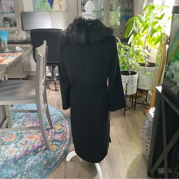Via Spiga Elegant Black Coat with Faux Fur - Picture 2 of 7